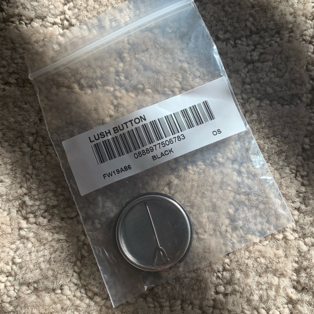 NWT Supreme Lush pin - Picture 4 of 4